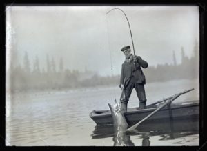 Mr. Jennings fishing (1908-09-26)