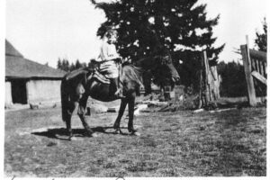 Minnie Roethe on Nellie 1916