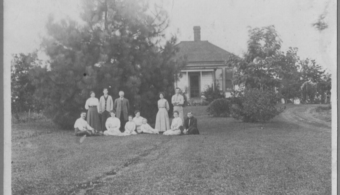 006 Thiessen Family & Home 1919